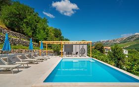 Apartment Juranic II With Pool